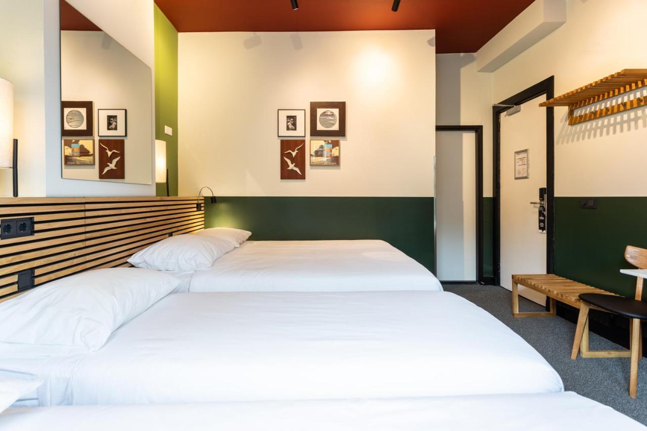 Four Person Room,1366038644:JPEG
